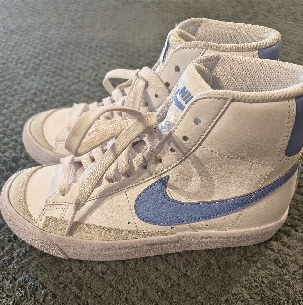 Nike Girl's High-Top Blazer Sneakers { Size 3.5 } New Cond, Asking $45.